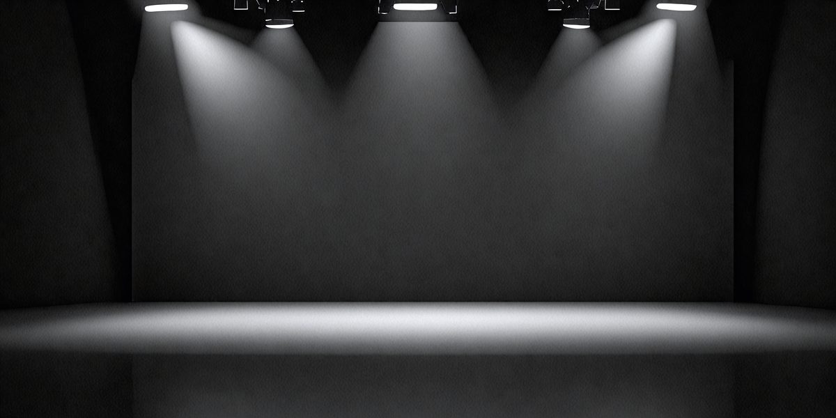03da5296-7671-467d-9d30-7d7fdf18e7b7-freepik__product-showcase-with-spotlight-black-studio-room-__89084_250525211122_00001.png