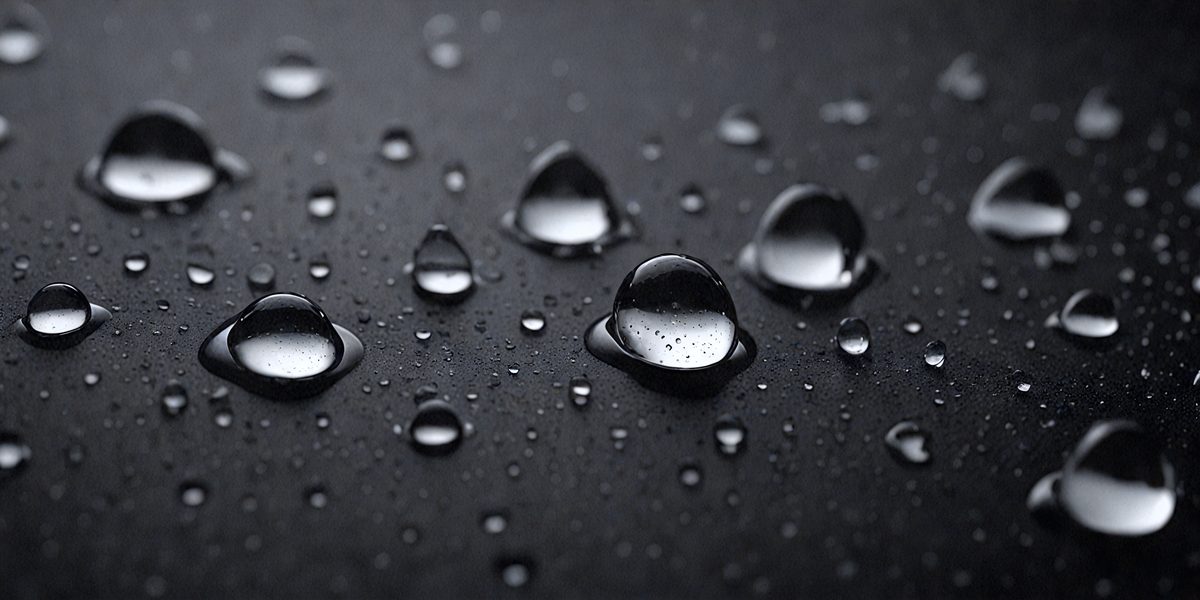 097e5cc8-6666-4273-976d-b60f6673bc7f-freepik__water-drops-on-black-background-cinematic-angle-co__88466_250526014828_00001.png