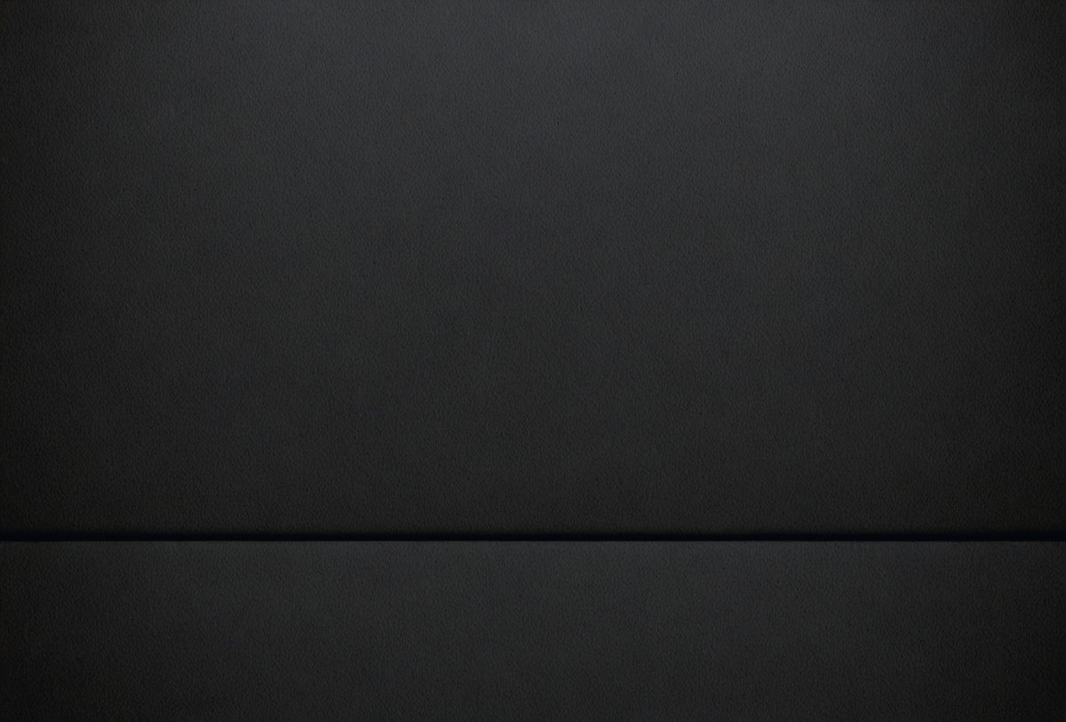 2af6dba1-3ba3-4de8-a2c1-c533d05c8d3f-freepik__black-product-background__12218_250524225921_00001.png