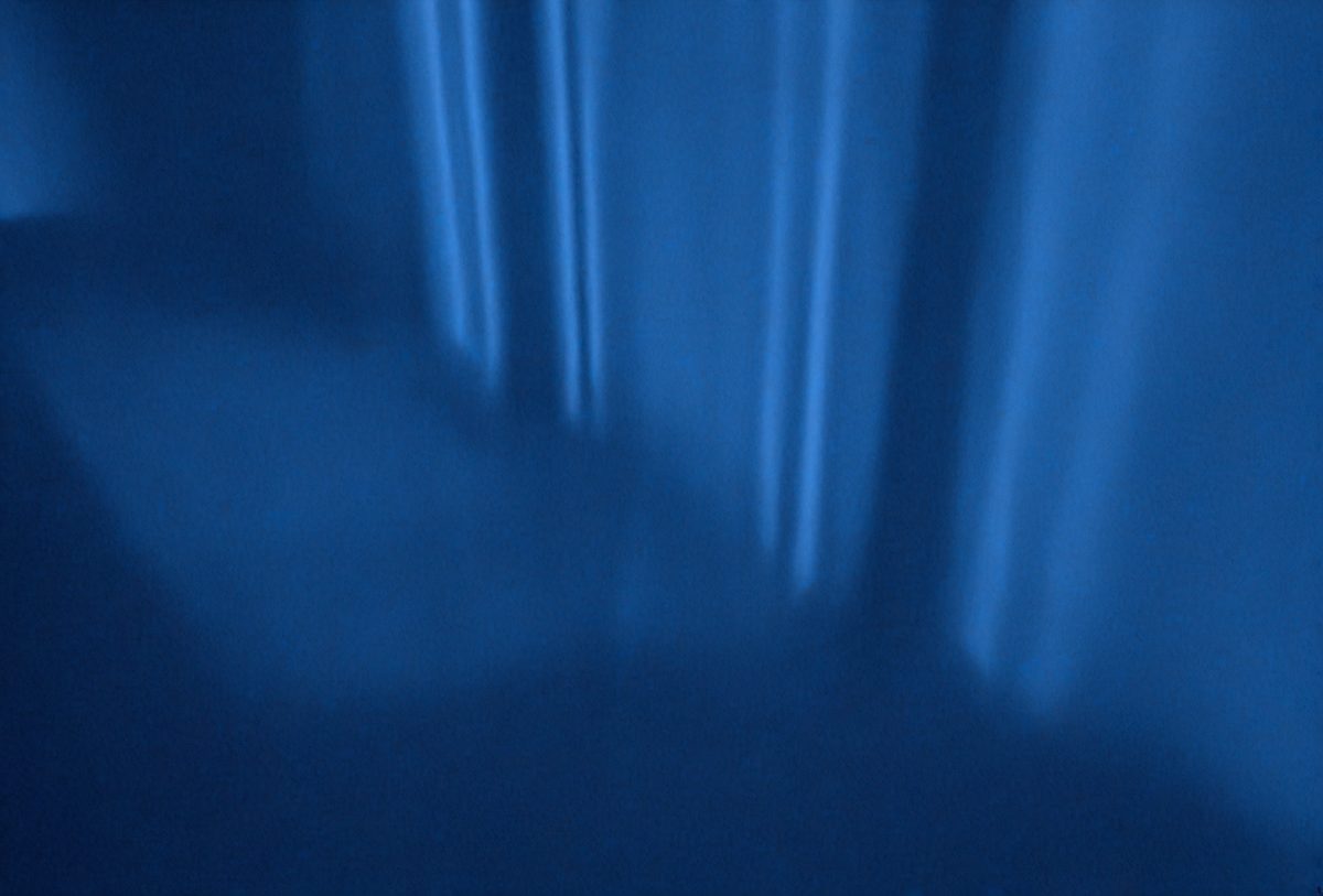 34e761b9-60b4-459c-aff1-646ef6519de7-freepik__dark-blue-ray-background__41910_250930005121_00001.png
