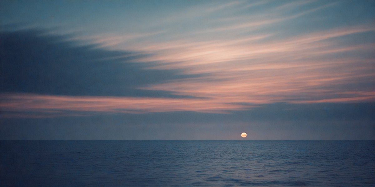 7f89d8f1-350e-4ffc-945e-368a3f0dce56-freepik__blurred-sunset-sky-and-ocean-nature-dark-blue-back__41698_250929154839_00001.png