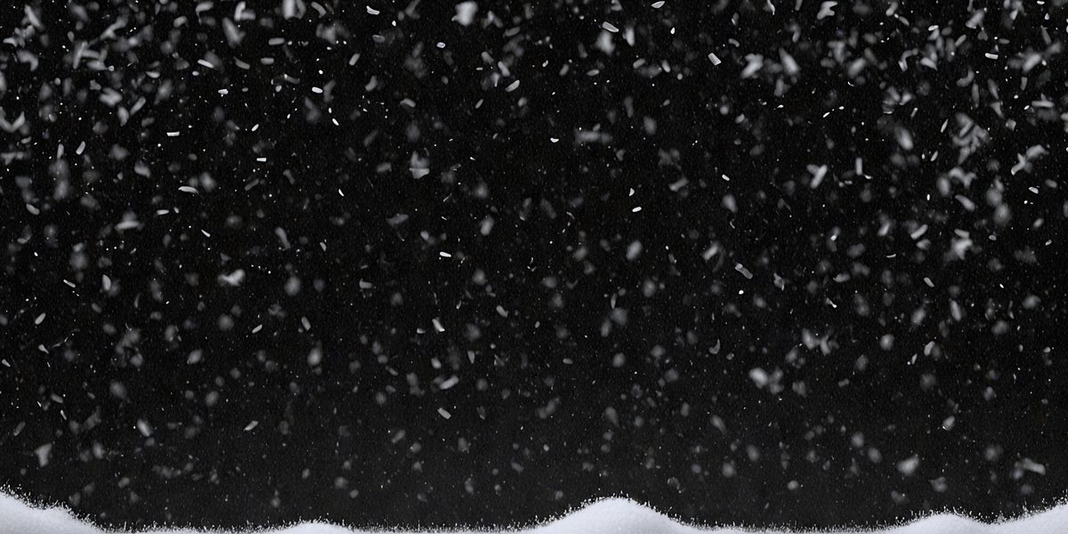 89640c43-4dd9-4020-b056-8ec23828bd03-freepik__natural-snow-in-slow-motion-black-background-falli__88391_250525205511_00001.png