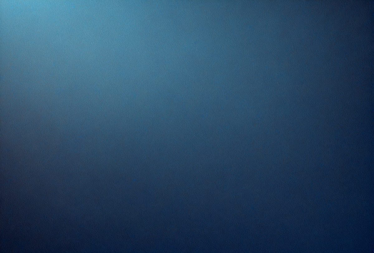 8bdb8711-6b75-4b0f-837b-48eb19c48bb7-freepik__pastel-navy-blue-gradient-foil-shimmer-background-__39067_250525232224_00001.png