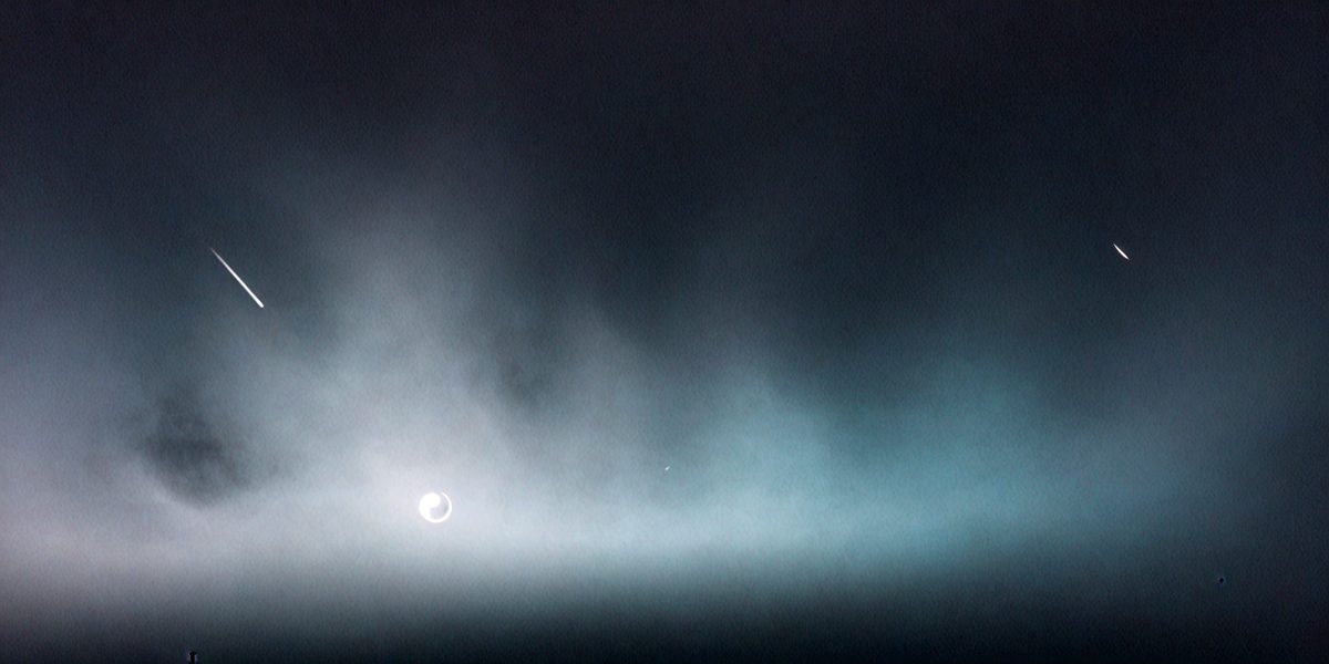 a5c26530-488e-4819-b1df-ea1fa30cefd7-freepik__dark-and-mysterious-minimal-geometric-white-light-__84096_250519093218_white_00001.png