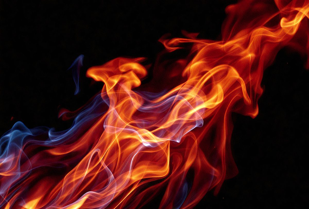 b0afb963-b051-4ace-80e7-2bd8bbe9c45b-freepik__red-and-blue-fire-on-balck-background__60263_250522040857_mixed_bg_00001.png