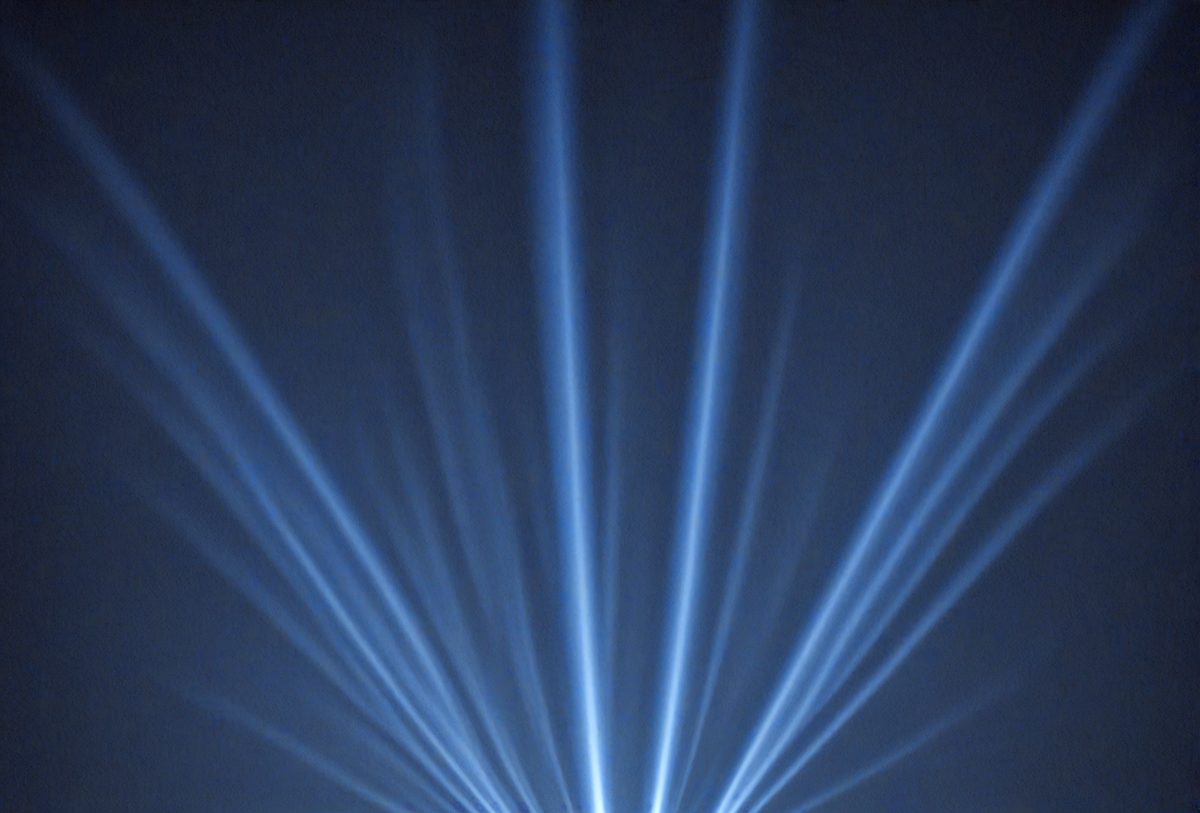 c3dd95a3-58cc-47bf-9afc-d1dba4af1d9e-freepik__dark-blue-light-beams-scattering-through-haze__44218_251001045231_00001.png