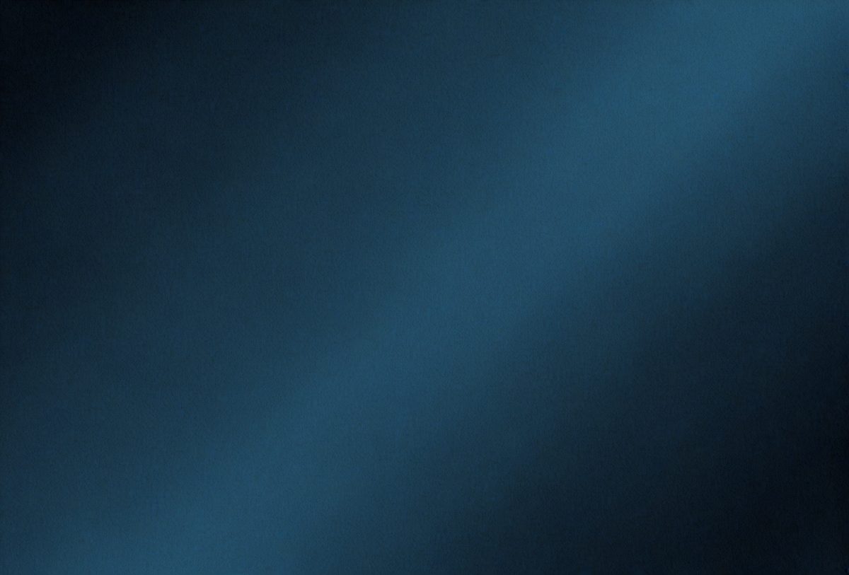 c8251ce5-a45e-4980-87ff-deda9d62671f-freepik__dark-blue-ray-background__41911_250930005128_00001.png