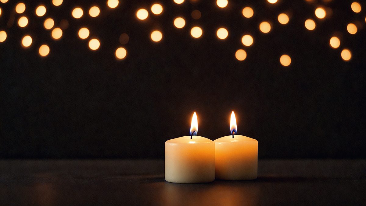 d2c8337b-4f0b-4073-80d1-2292dc72e2f8-freepik__burning-candles-over-black-background-with-bokeh-l__98713_250525032251_00001.png