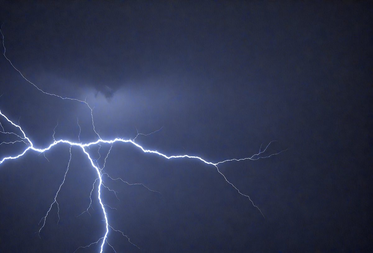 d9bcff52-25d0-48c5-82a8-c337499605ab-freepik__dark-blue-lightning-crack-through-darkness__20889_251001045422_00001.png