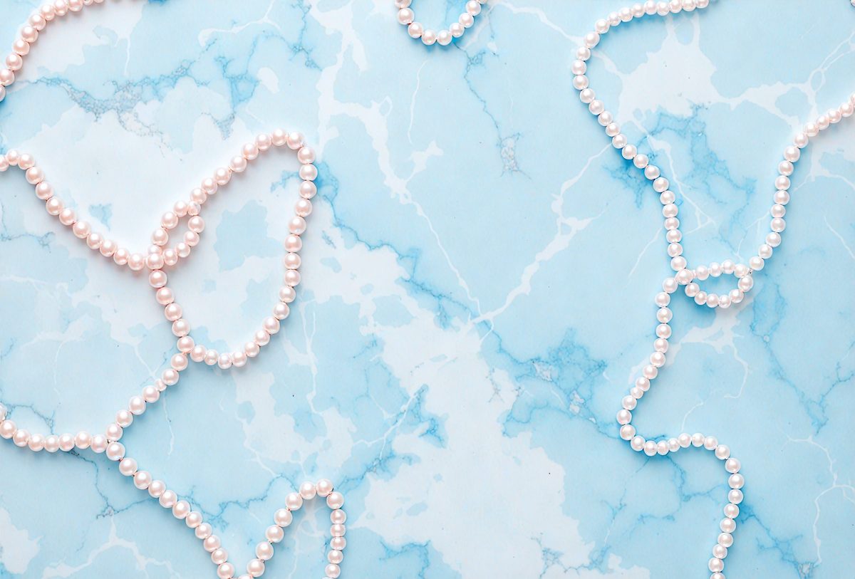 f11807e4-9c87-4b55-ae9a-64f55f9d4d95-freepik__pearls-on-pastel-alice-blue-marble-color-backgroun__49045_00000.png