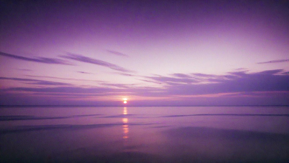 freepik__blurred-sunset-sky-and-ocean-nature-dark-violet-ba__35389_251016145059_00001.png