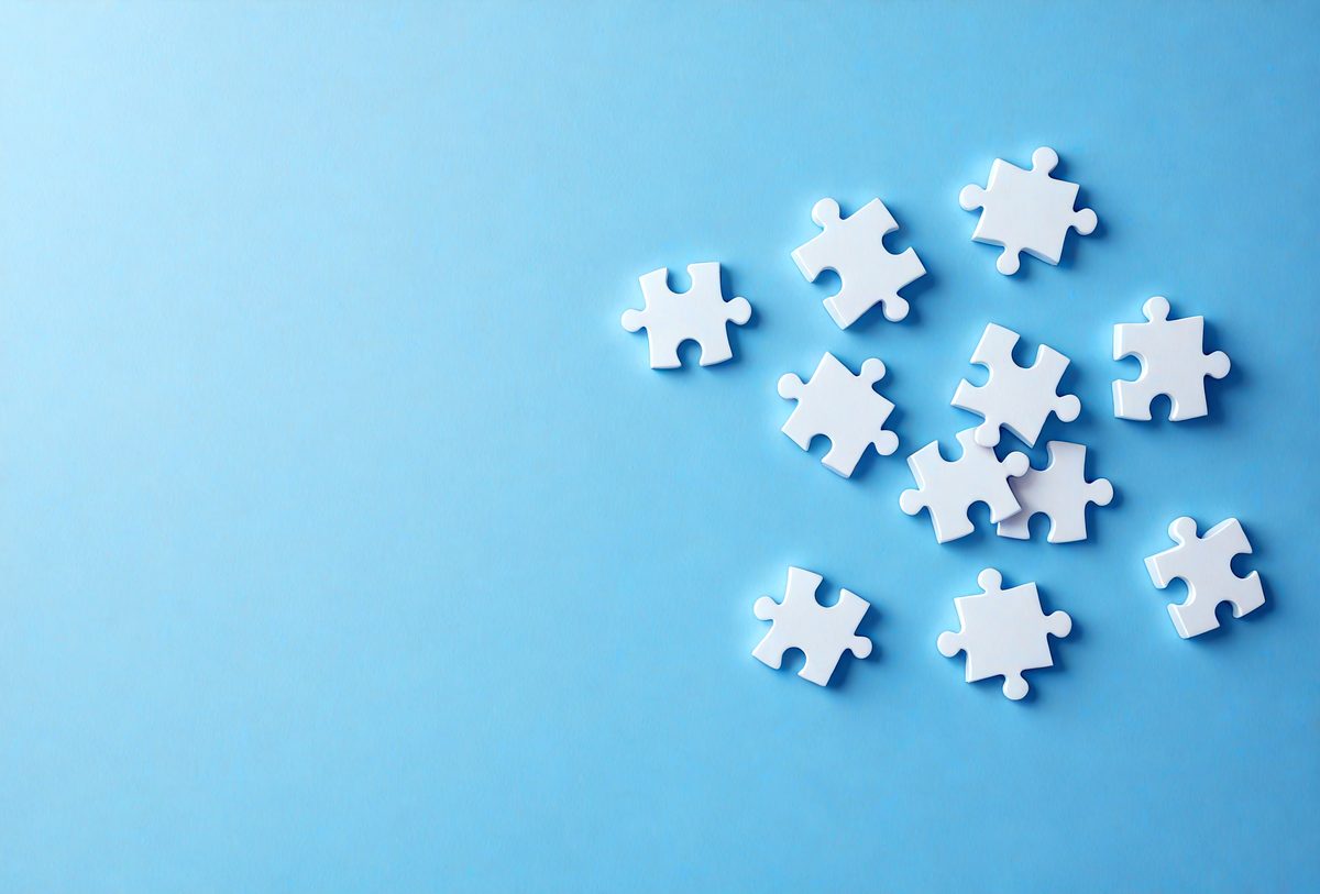 freepik__closeup-of-empty-white-puzzle-pieces-scattered-on-__24489_250923215457_00001.png