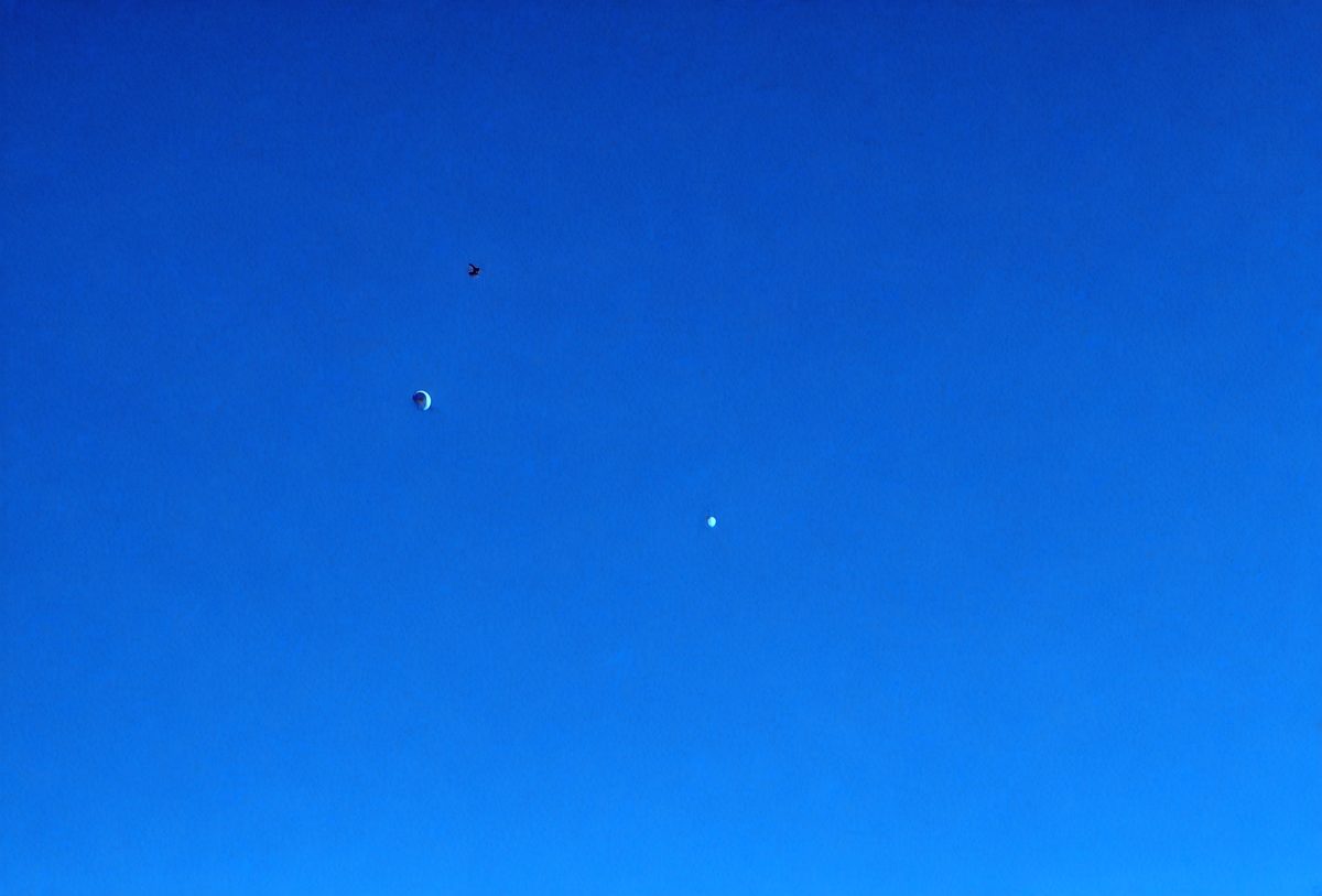 freepik__deep-blue-sky-color-background__17439_251019152413_00001.png