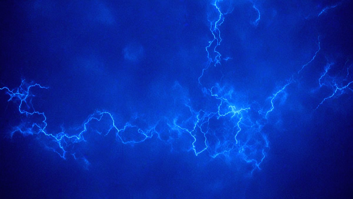 freepik__deep-blue-sky-color-background__31751_251019152617_00001.png