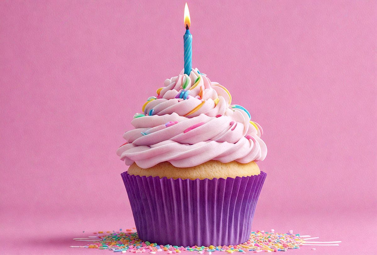 freepik__digital-painting-a-single-purple-birthday-cupcake-__61433_250513044949_pink_00001.png