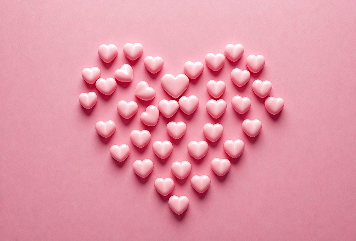 freepik__minimal-soft-studio-light-photography-heartshaped-__60308_250513173435_pink_00001.png