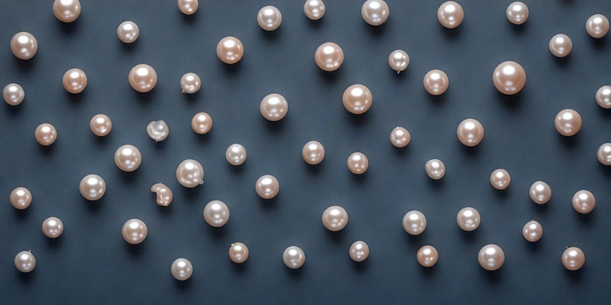 freepik__pearls-on-pastel-dark-slate-blue-background__34160_251013014438_00001.png