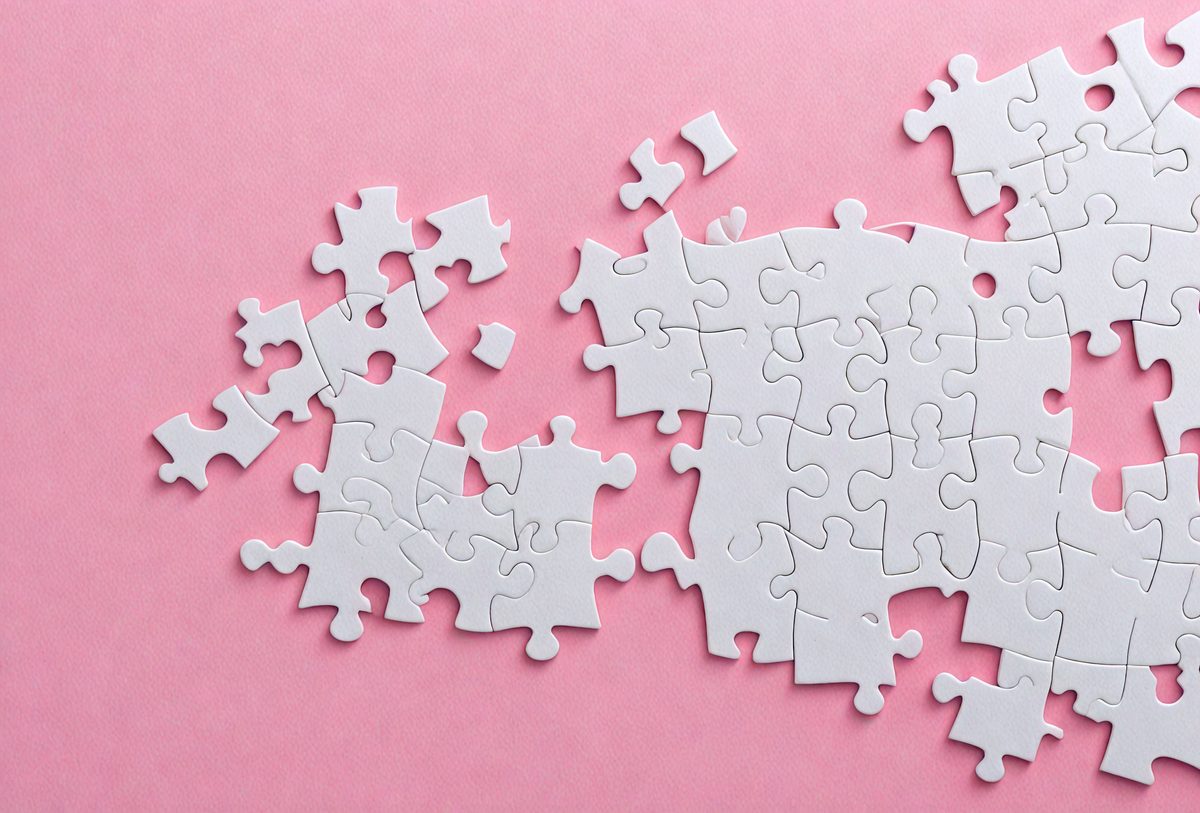 freepik__plain-blank-topdown-shot-of-disassembled-white-puz__74730_250515054645_pink_00001.png