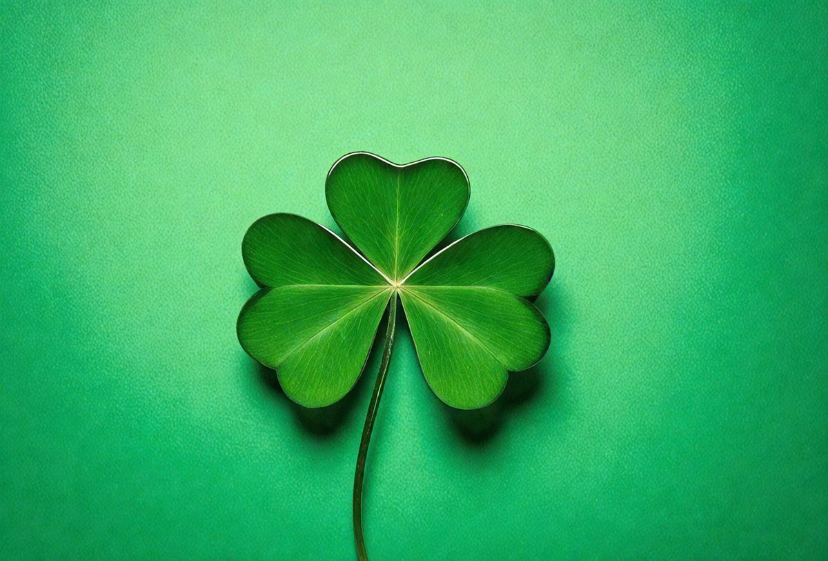 freepik__st-patricks-day-clover-on-a-green-shiny-background__73280_250509121002_Green_00001.png